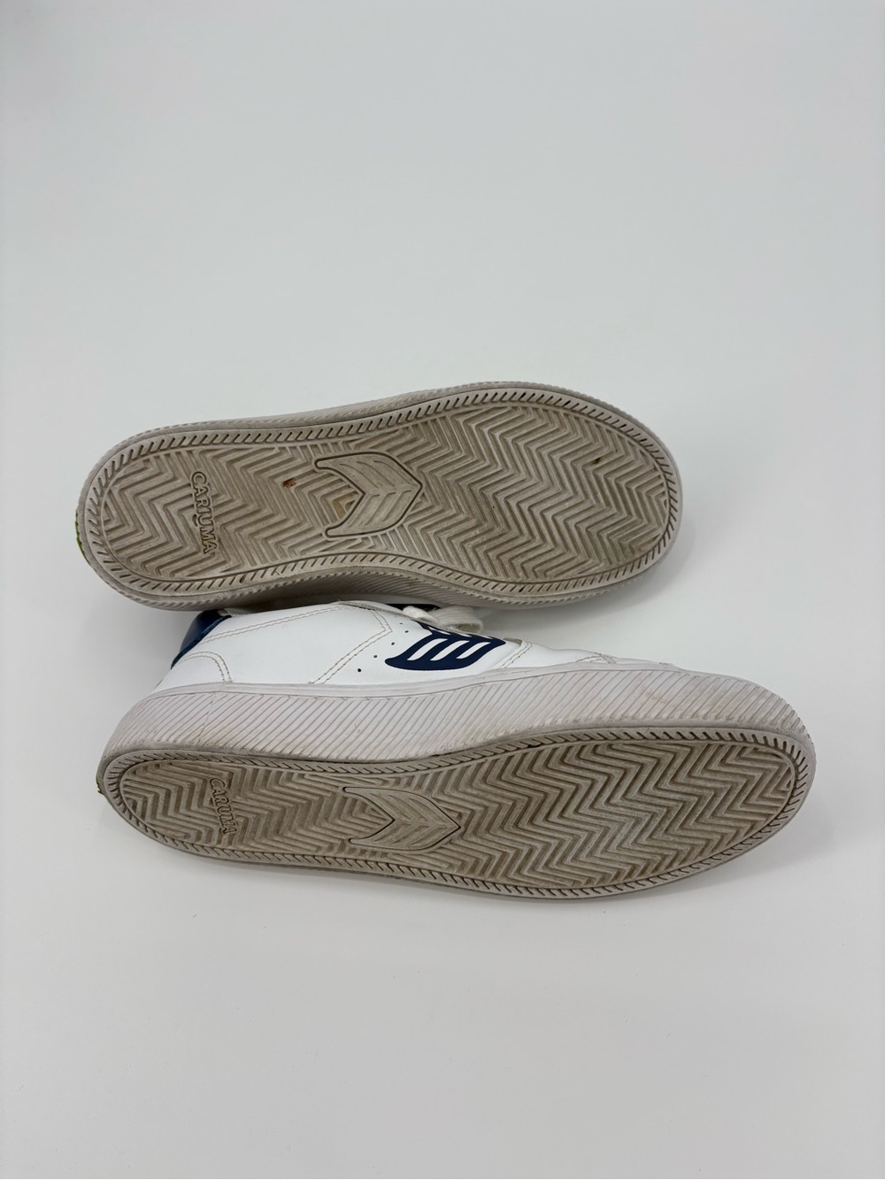Cariuma Salvas White Leather Sneakers Blue Logo Unisex Women’s 7 Men’s 5.5 - Picture 11 of 15